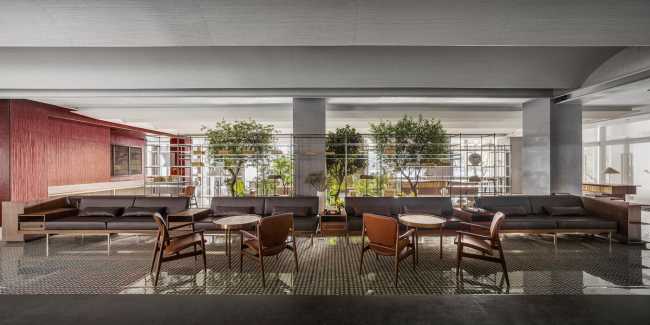 libreria sedute legno divano pelle