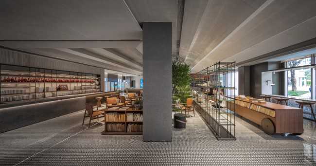 libreria bassa legno open space