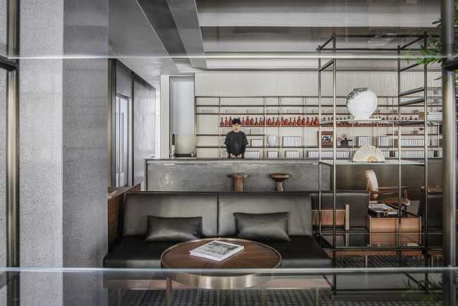 bancone bar librerie acciaio sedute pelle