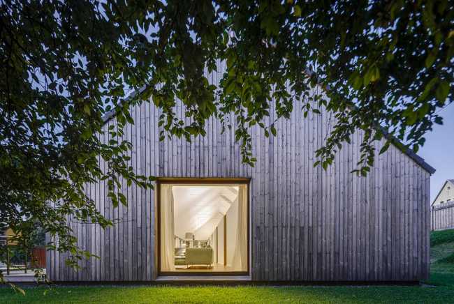 Family house in Pavilnys, open wooden space immersed in nature.