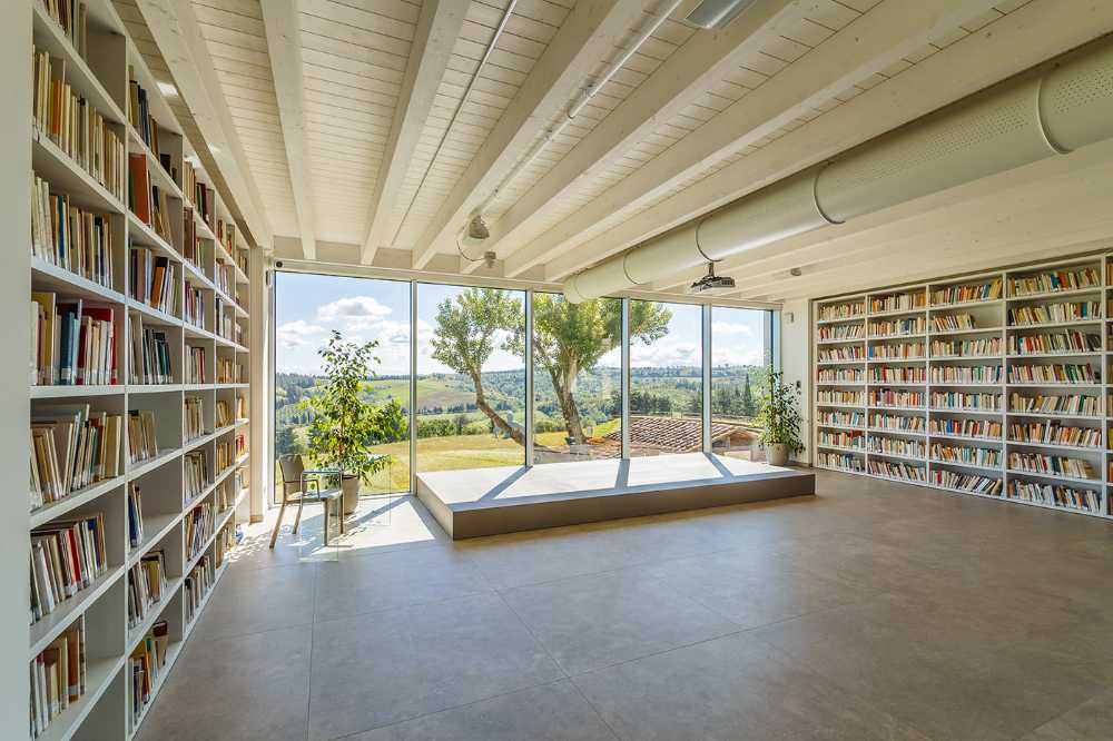 Biblioteca Peccioli with Porcelaingres Facade
