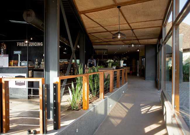 Interior restaurant wood and steel