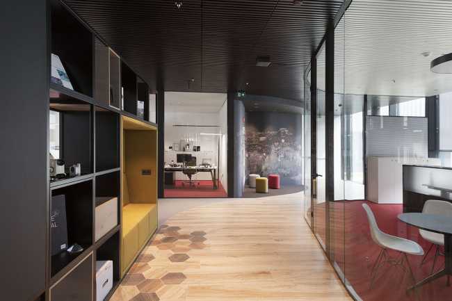 sede aziendale Durst facciata uffici pareti vetrate