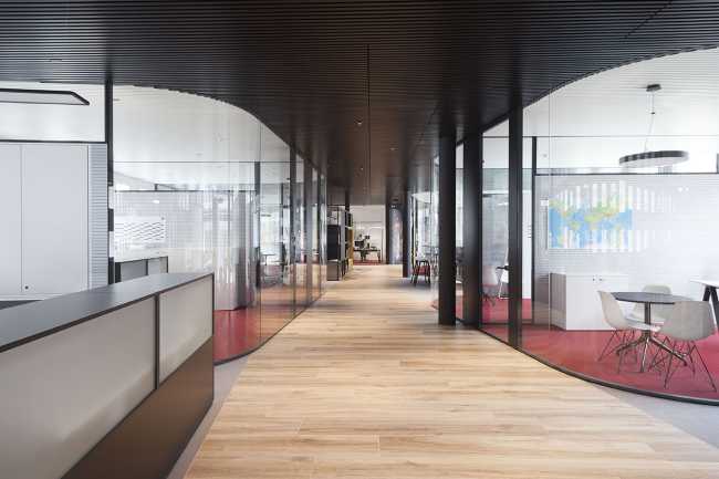 sede aziendale Durst facciata uffici pareti vetrate