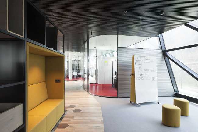 sede aziendale Durst facciata vetro uffici pareti vetrate