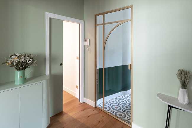 Corridoio appartamento pareti verdi