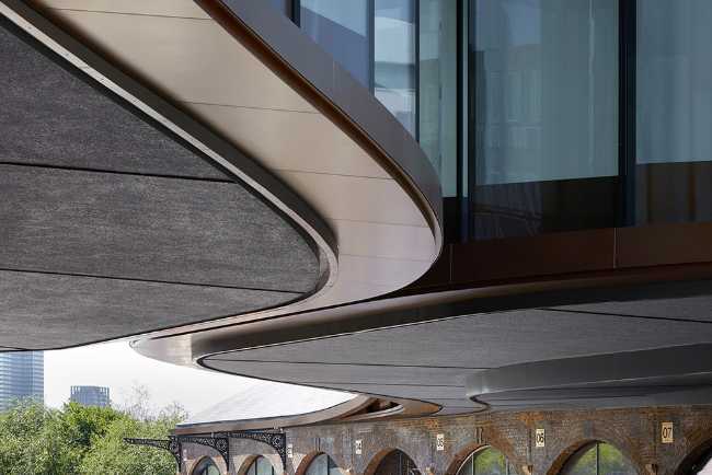 Des entrepôts victoriens du XIXe siècle aux banlieues commerciales. Nouvel espace public à Londres