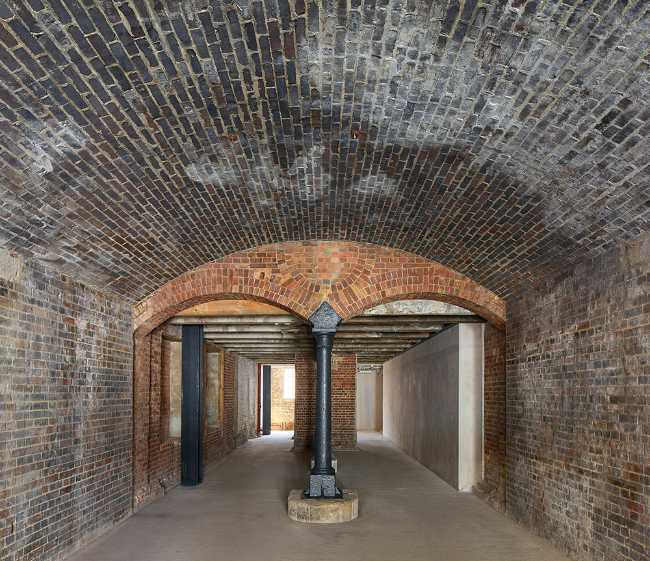 Des entrepôts victoriens du XIXe siècle aux banlieues commerciales. Nouvel espace public à Londres