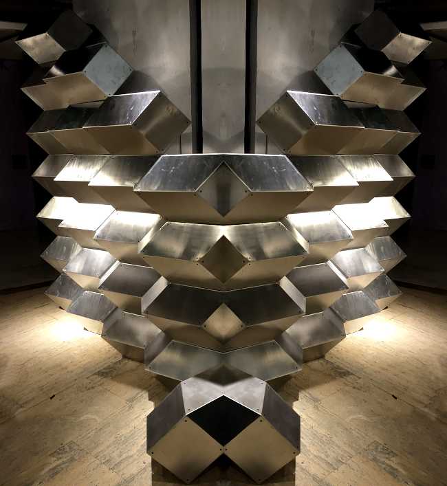 instalación de China de moda prisma luz