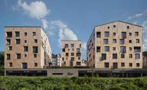 Complexe résidentiel revêtu de bois