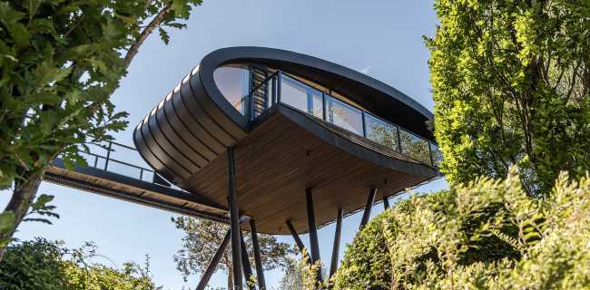 Innovative extension Waldfabrik: Oval Office for meetings and relax