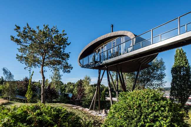 Innovative extension Waldfabrik: Oval Office for meetings and relax