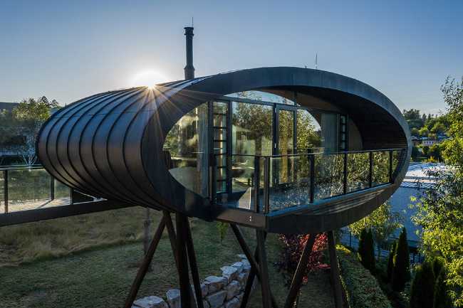 Innovative extension Waldfabrik: Oval Office for meetings and relax