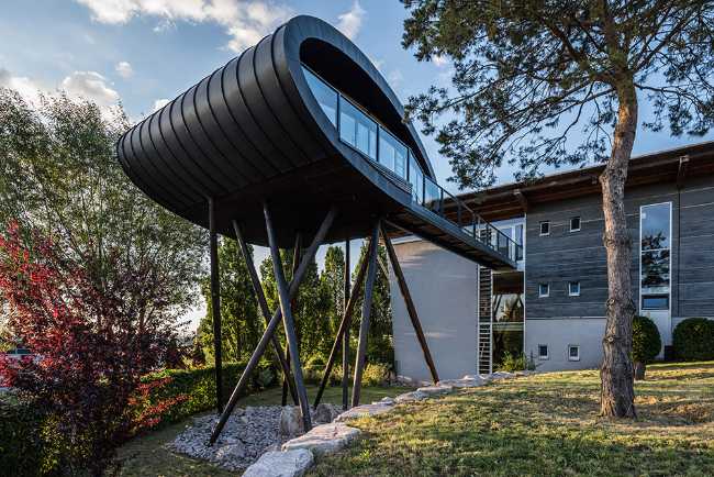 Innovative extension Waldfabrik: Oval Office for meetings and relax
