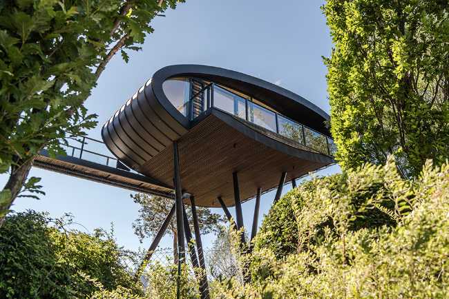 Innovative extension Waldfabrik: Oval Office for meetings and relax