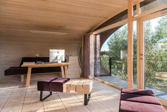 Innovative extension Waldfabrik: Oval Office for meetings and relax