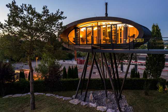 Innovative extension Waldfabrik: Oval Office for meetings and relax