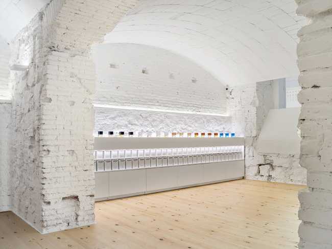 Carner Barcelona Perfumery piso de madera y expositor