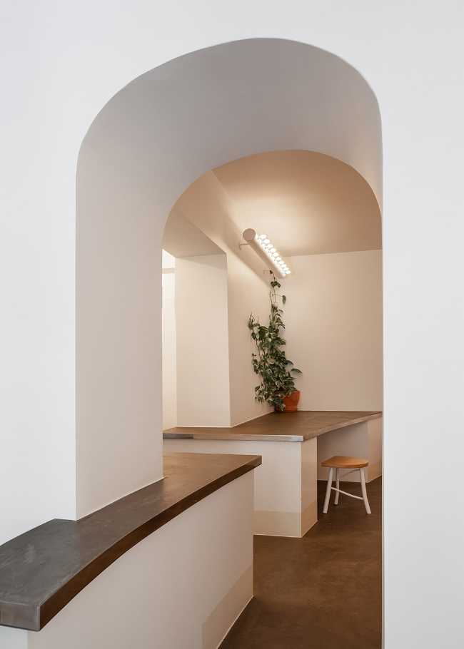 Interni bianchi con archi