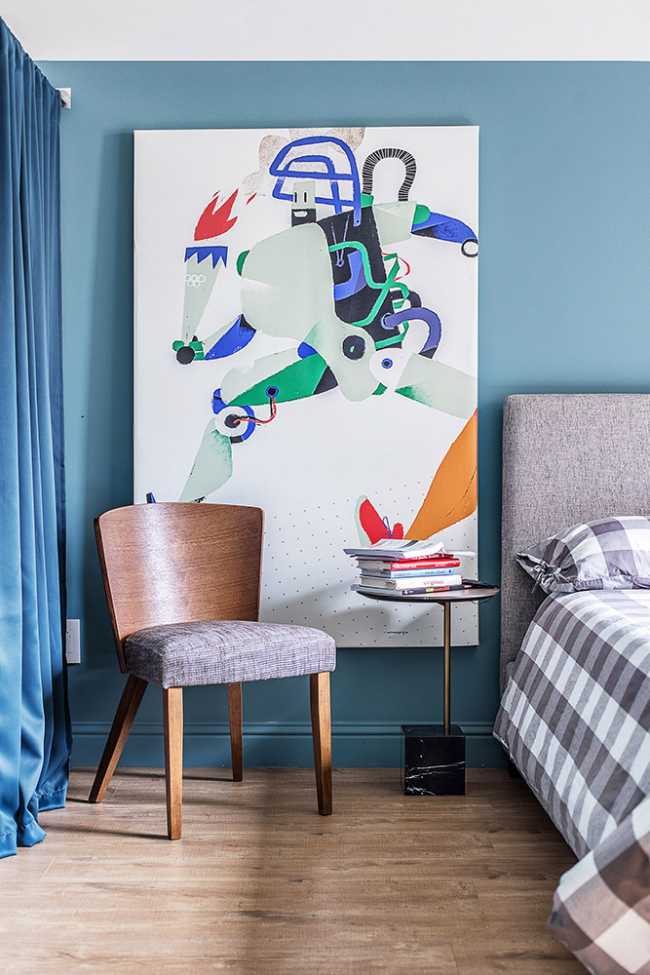 Dormitorio de pared azul