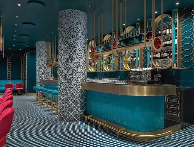 Lion restaurant counter