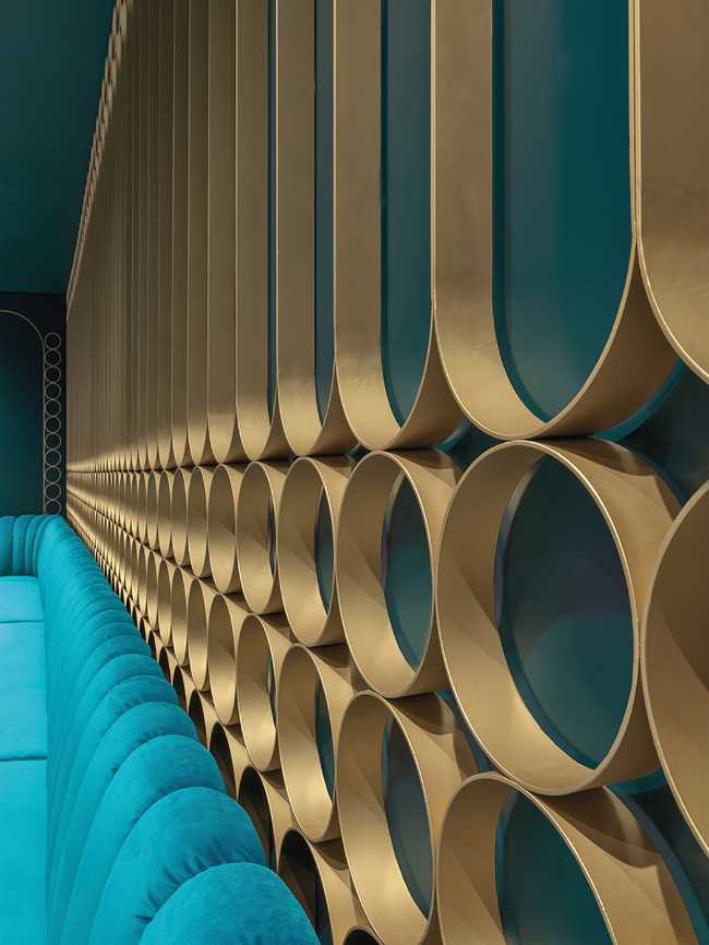 Metal wall decorations Lion restaurant