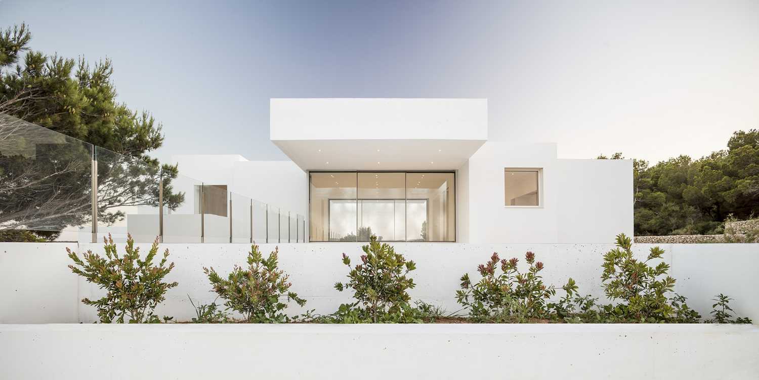 Villa Catwalk in Minorca white volumes