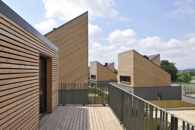 Terrace house in wood