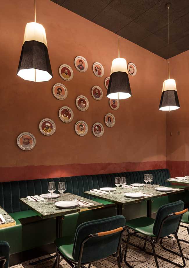 Sala RŎST in Milan, plates on the wall color marsala