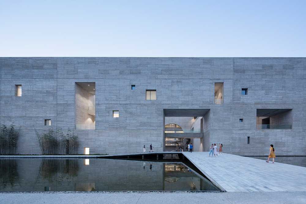 centro culturale struttura cemento ingresso lago