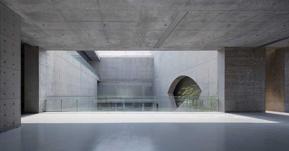 centro culturale struttura cemento ingresso lago