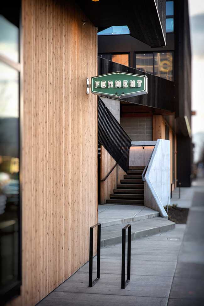 Multifunctional center in carbonized wood