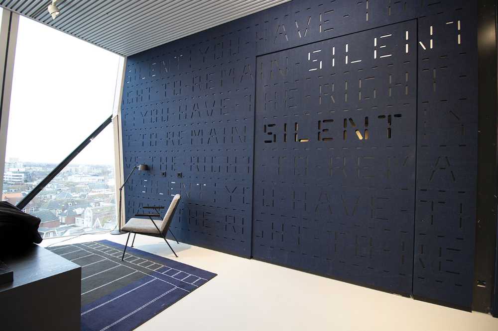 Groninger Forum atrio con rivestimento bamboo