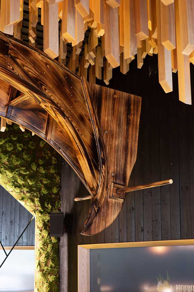 Detail Moliceiro hanging from the ceiling