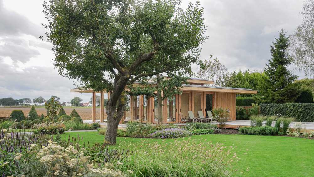 Country house with modular shafts