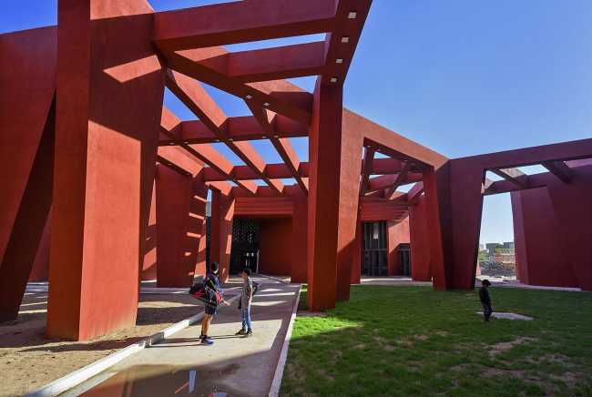 india school garden park structure lattice beams