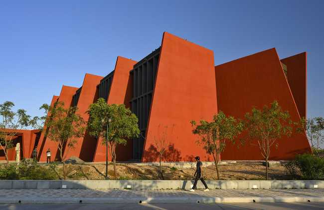 school trapezoidal glass volumes