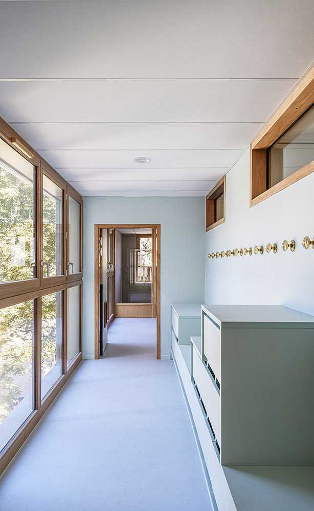 Interior kindergarten with large openings