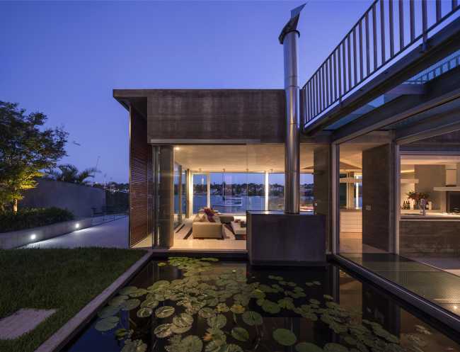 Link House, l'architecture est l'interpénétration entre les espaces intérieurs et extérieurs.