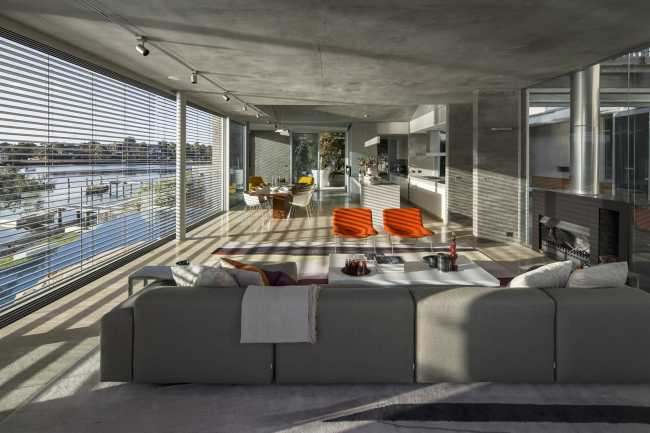 Link House, l'architecture est l'interpénétration entre les espaces intérieurs et extérieurs.