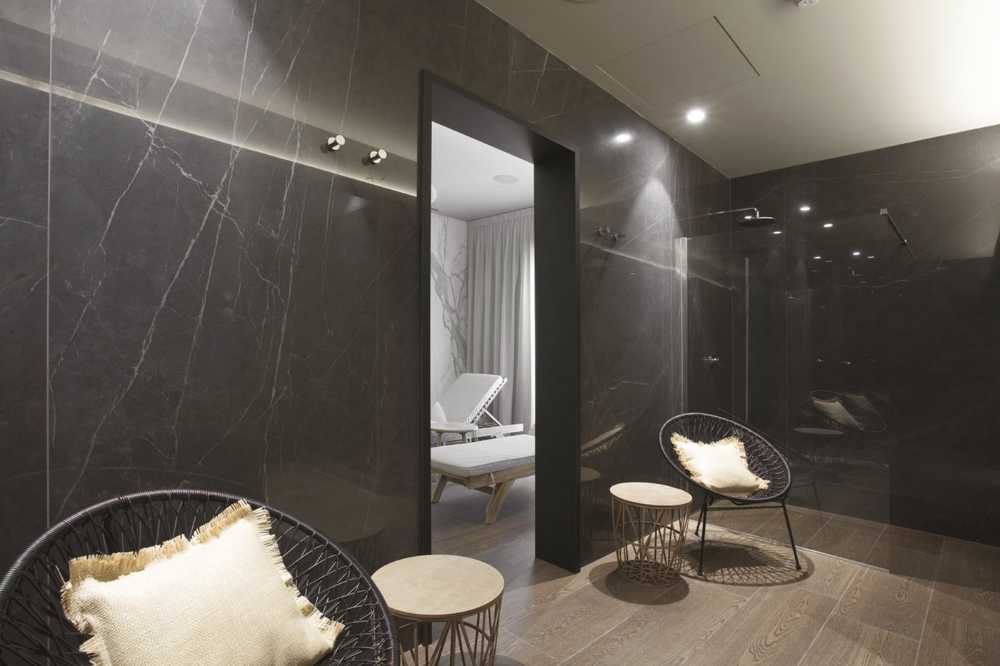 MareMarePinetaResort a Milano Marittima con rivestimenti Fiandre