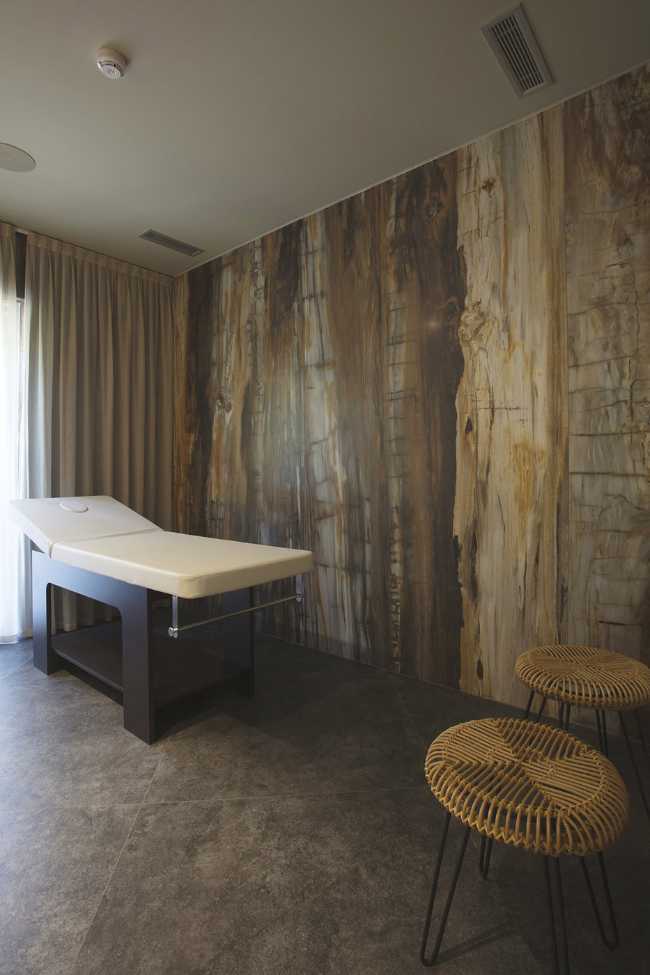 MarePinetaResort in Milano Marittima with Friandre's slabs