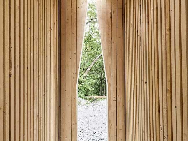 Interior light wood slit