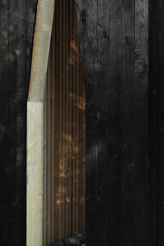 Interior light wood slit