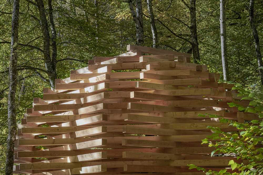 Ispace, l'installation en bois stimule l'interaction Homme-Environnement-Nature.