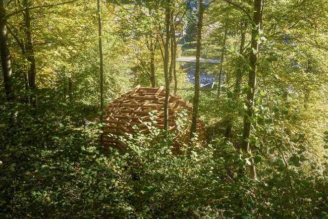 Ispace, l'installation en bois stimule l'interaction Homme-Environnement-Nature.