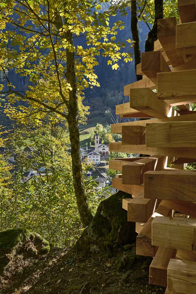 Ispace, l'installation en bois stimule l'interaction Homme-Environnement-Nature.