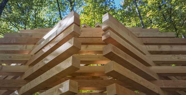 Ispace, l'installation en bois stimule l'interaction Homme-Environnement-Nature.