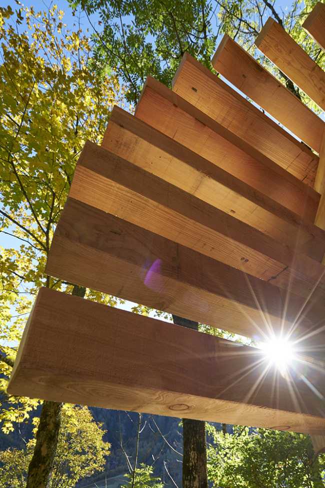 Ispace, l'installation en bois stimule l'interaction Homme-Environnement-Nature.