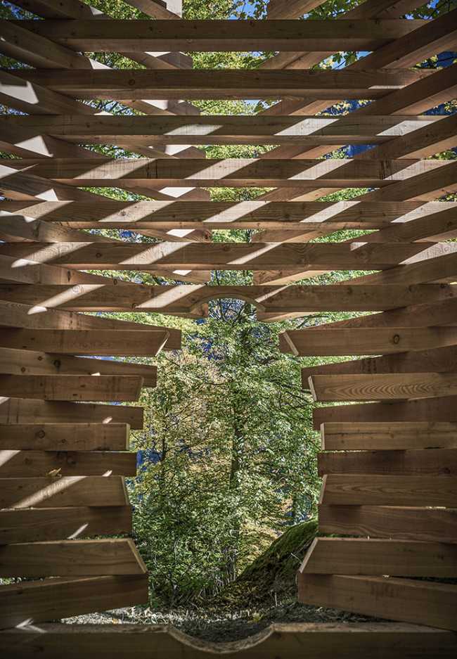 Ispace, l'installation en bois stimule l'interaction Homme-Environnement-Nature.